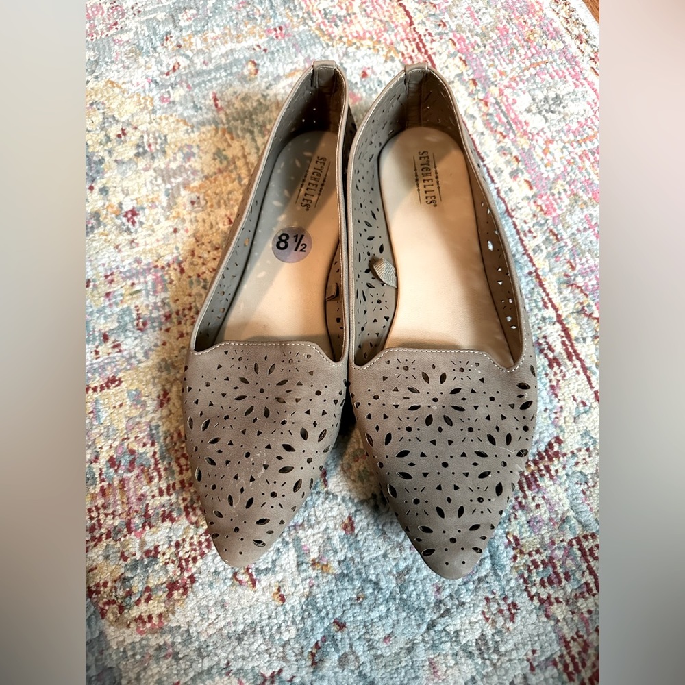 Pointed Flats